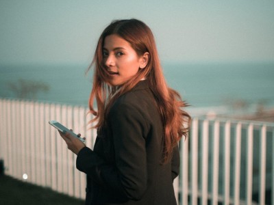 金牛股 ​2025年第42周数码科技前沿：苹果新品、手机大战与AI赋能GEO新篇​